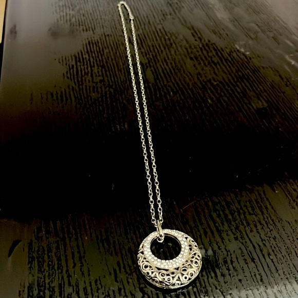 Neckpiece with chain, and pendant.  Costume jewelry. - Picture 3 of 3